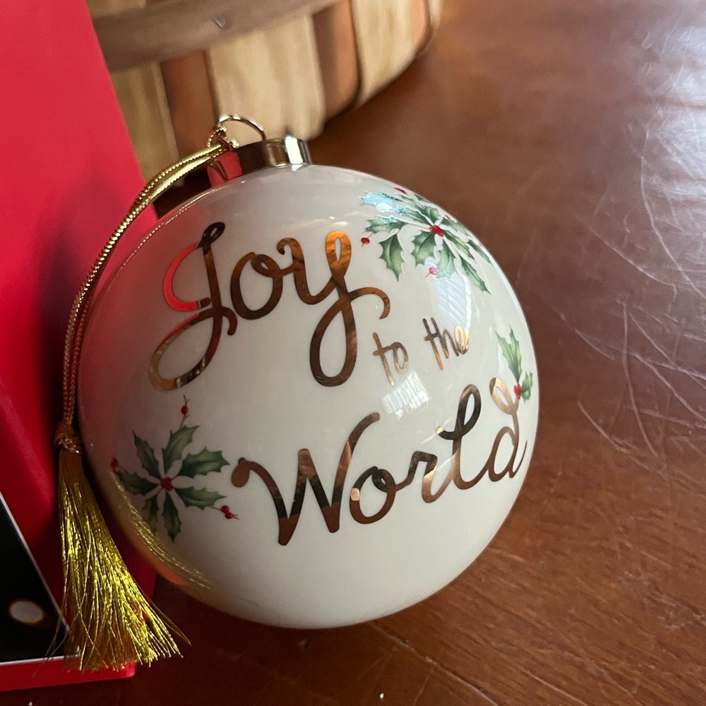 NEW LENOX. *JOY TO THE WORLD* PORCELAIN ORNAMENT COLLECTIBLE RARE. NEW IN BOX - Picture 3 of 8